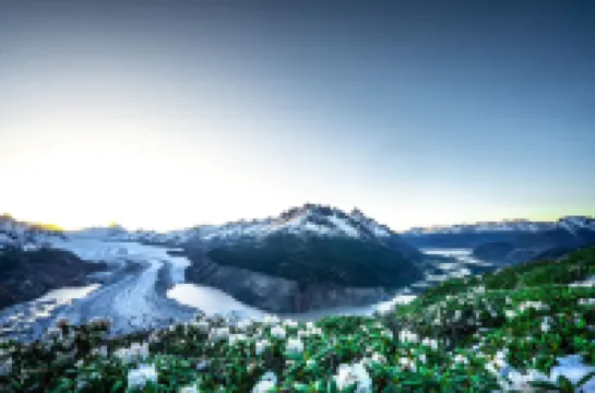 Laigu Glacier Gaozan Yangqiecang Retreat Homestay