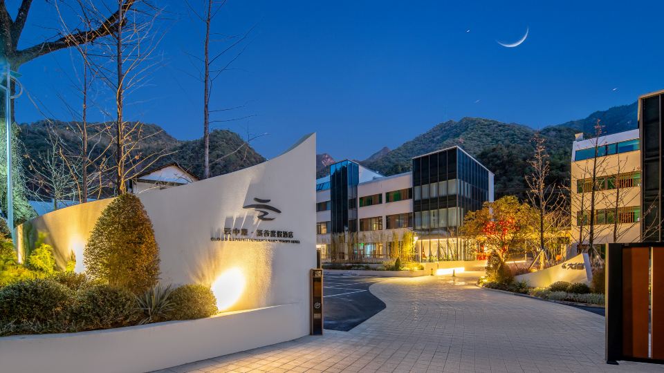 CLOUD SERENITY CREEK VALLEY RESORT HOTEL