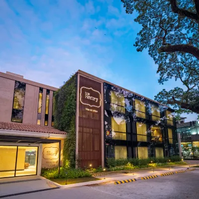 The Henry Glass House Clark Hotels near Aqua Planet