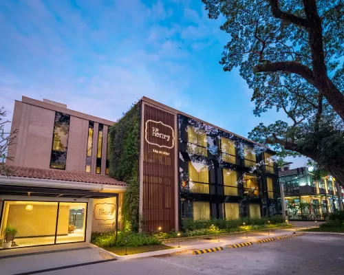 The Henry Glass House Clark Hotels near Aqua Planet