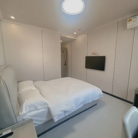 Luoshan Lingyuan Business Hotel