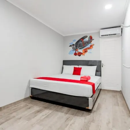 RedDoorz Plus Near Lembang Park & Zoo Отели рядом с достопримечательностью «Плавучий рынок»