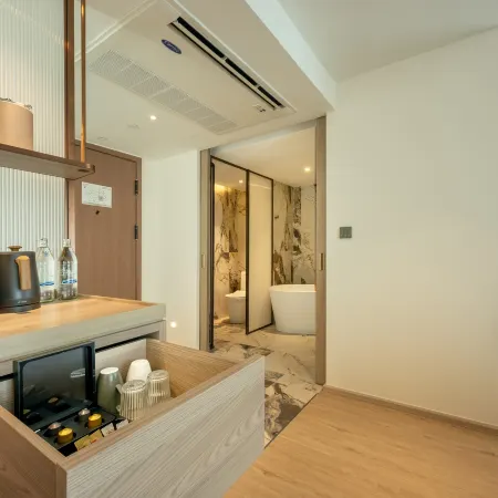 ROYS Hotel Bangkok Отели рядом с достопримечательностью «Станция экспресс-поезда Ramkhamhaeng»