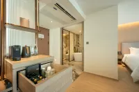 ROYS Hotel Bangkok Hotels near Klong Tan Pier