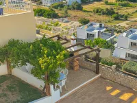 BnB Homes Villa Verde - swimming pool, marina view, BBQ and games room, garden