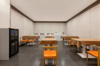 多彩輕居飯店（貴陽龍洞堡機場砂之船奧特萊斯店） - 早餐