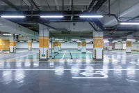 クラウンプラザホテル青島頤中 - 駐車場