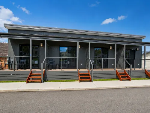 Moss Vale Holiday Park - parking