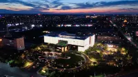 Baicheng Yuanyuan International Hotel - parking