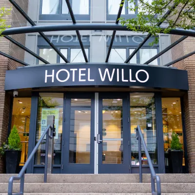 Hotel Willo Hotels near Waterfront Centre Mall Vancouver
