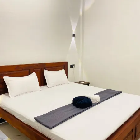 The Royal Ember Hotels in Arugam