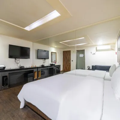 Yeongdeungpo The Moon Hotel Các khách sạn gần Sinmok-dong