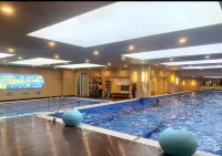 Orange Hotel (Guiyang Qingzhen Junyue International Branch) - Pools