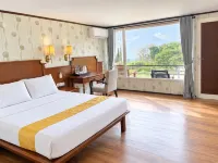 Royal Hotel and Outbound Trawas - 3 estrellas