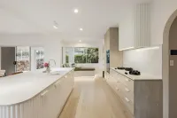 Lapineta| Luxury Villa with Pool & Sunset Views - Uima-altaat