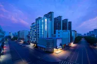競放電競酒店（華容步步高新天地城市商業廣場店） - 停車場