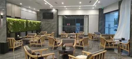 Lavande Holiday Hotel (Chongzhou Wanda High-speed Railway Station)