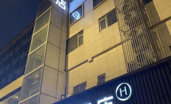 Ni Hao Hotel (Wuhan University Jiedaokou Subway Station)