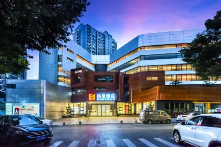 Borrman Hotel (Chongqing Bishan Zhongyangdajie) Отели рядом с достопримечательностью «Chongqing Machinery and Electronics Polytechnic College»