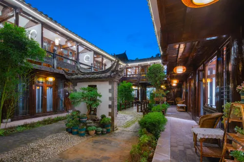Zhuyouju · Yujian Cafe (Lijiang Ancient Town Zhongyi Market) - พร้อมอาหารเช้า