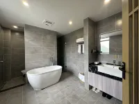 Ezhou Shileyuan Huaxi Homestay - balcony