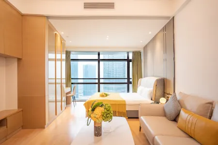 Easton International Apartment