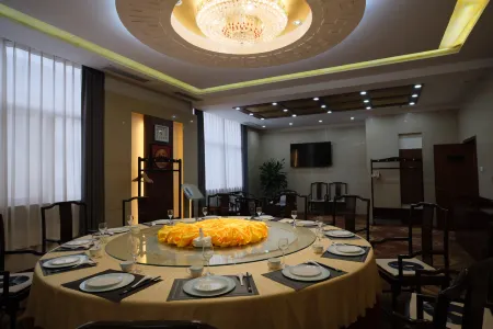 Dongpingying Hotel Отели рядом с достопримечательностью «Luoguanzhong Memorial Hall»