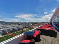 โรงแรม Greenage ที่ Sutera Avenue Kota Kinabalu - ที่มีบาร์