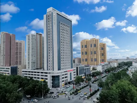 James Joyce Coffetel (Kuitun Railway Station) Отели рядом со станцией Kuitun Railway Station