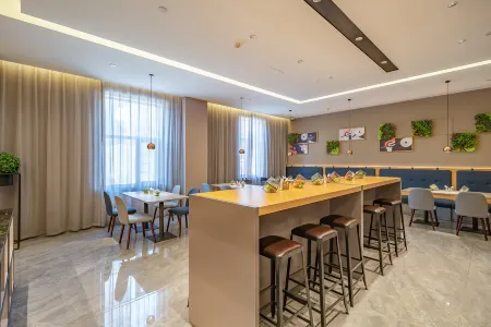 Homeinn Hotel (Shijiazhuang Zhongshan Road West Second Ring Fifty-Fourth Institute) Отели рядом с достопримечательностью «Shijiazhuang Vocational Technology Institute»