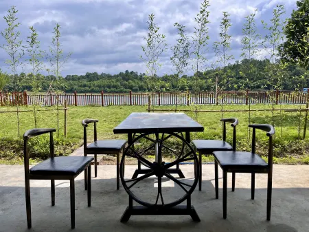 Lakeside Xiaoyuan Отели рядом с достопримечательностью «Wanlü Lake · Wanlü Valley Resort»