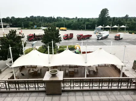 Zhengzhou West Service Area Rooms Отели рядом с достопримечательностью «Donglin Lake»