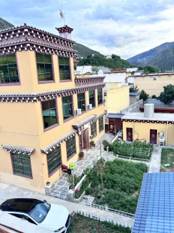 Four Seasons Wenshu Homestay