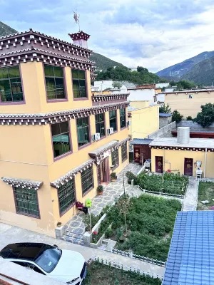 Four Seasons Wenshu Homestay