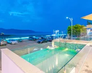 Peach Blossom Island Out of Peach Man Life - 인피니티 풀