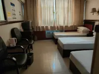 Shihezi Huaxi Hotel فنادق في ماناسي