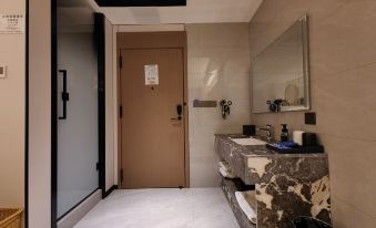 Shengshi Time Hotel (Chongqing Jiefangbei Pedestrian Street)