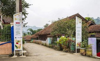 OYO Homes 90917 Eco Tourism Geopark Padalarang Homestay Syariah