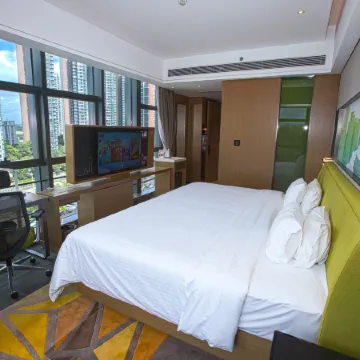 Hampton by Hilton  Shenzhen Longhua Qinghu Отели рядом с достопримечательностью «Штаб-квартира компании Huawei»
