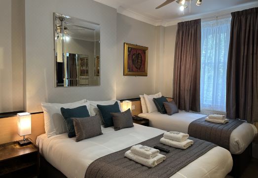 튜더 코트 호텔의 친절한 리셉션