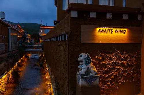 Litang Waiting for the Wind to Vacation (Letong Ancient Town Qianhu  Village Store) - Hot Tub
