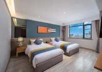 Qifan Hotel (Kunming Railway Station Huannan South Road Metro Station Branch)