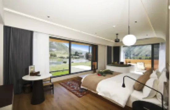 Miyunye Luxury Private Tang Homestay (Kangding Branch)