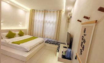 Twelve Rooms Homestay (Phoenix Ancient City Branch)