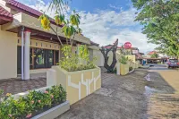 Capital O 90643 Suri Guest House Syariah Hotels in 