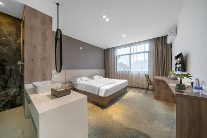 Huatian Dream Art Hotel (Tianhe Airport)