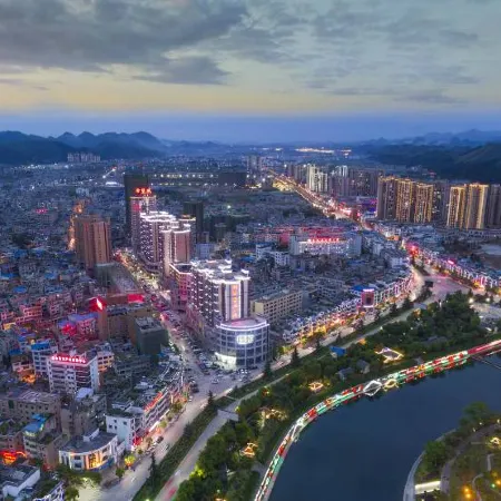 qianfeng Hotel (Pedestrian Street Snack City)