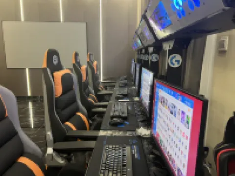 Sanya SOLOKING E-sports Hotel (Haitang Bay International Duty Free City)