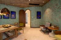 Hengdian Liwu Liubai Hot Spring Holiday Beauty