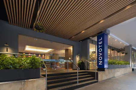 Novotel Sydney City Centre Отели рядом с достопримечательностью «The Cenotaph»